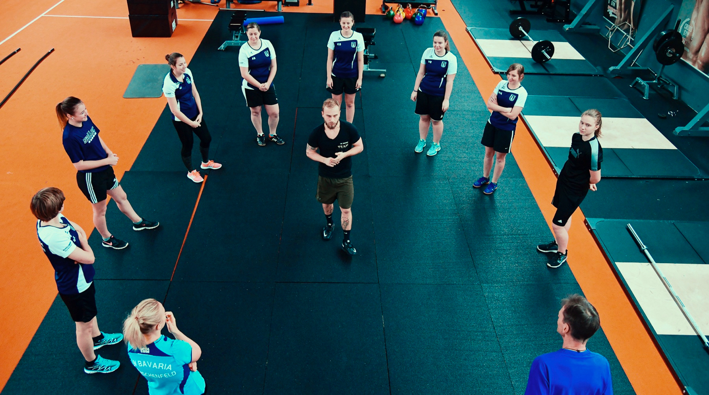 behind:the:scenes:it's:your:stage:start:play:repeat - SV Bavaria Waischenfeld die Frauenfußballmannschaft beim Cross Gym Trainin mit Bastian Lumpp in der Sportwelt Pegnitz